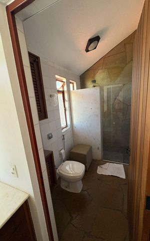 Casa à venda com 608m², 4 quartos e 4 vagas Casa à venda com 608m², 4 quartos e 4 vagasBanheiro