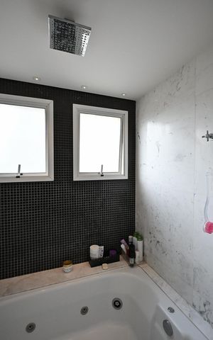 Apartamento à venda com 260m², 3 quartos e 4 vagasBanheiro 2 da  Suíte 1