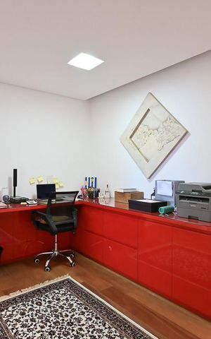 Apartamento à venda com 260m², 3 quartos e 4 vagasEscritório
