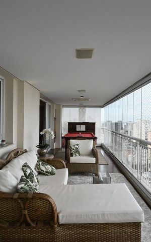 Apartamento à venda com 260m², 3 quartos e 4 vagasVaranda