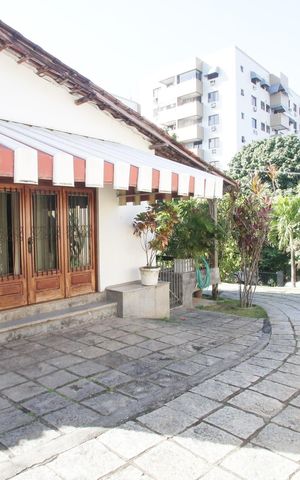 Casa à venda com 285m², 3 quartos e 5 vagasLateral da Casa