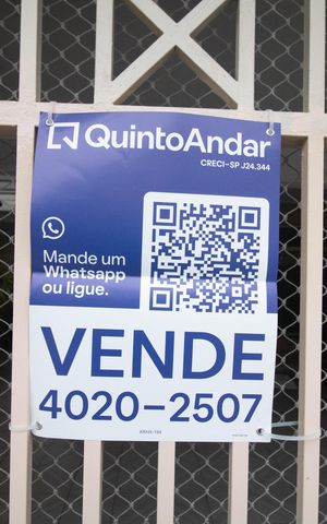 Casa à venda com 251m², 3 quartos e 2 vagas Casa à venda com 251m², 3 quartos e 2 vagasPLAQUINHA