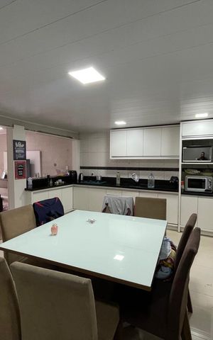 Casa à venda com 230m², 4 quartos e 1 vaga