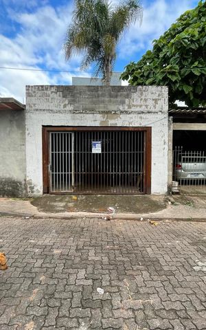 Casa à venda com 230m², 4 quartos e 1 vaga Casa à venda com 230m², 4 quartos e 1 vagaFachada