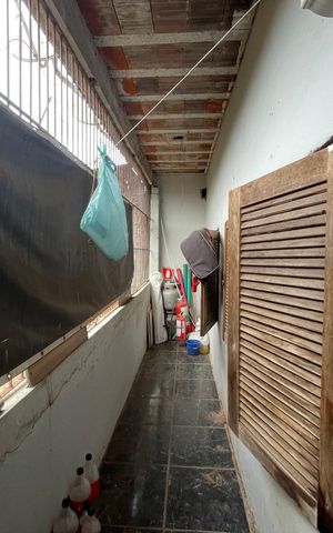 Casa à venda com 230m², 4 quartos e 1 vaga