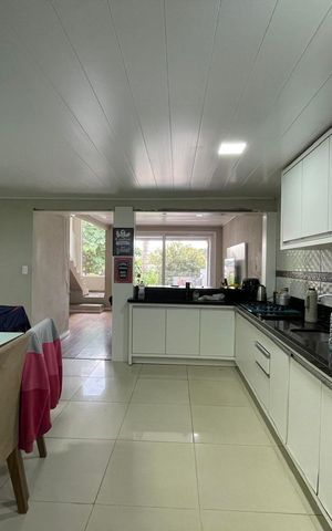 Casa à venda com 230m², 4 quartos e 1 vaga