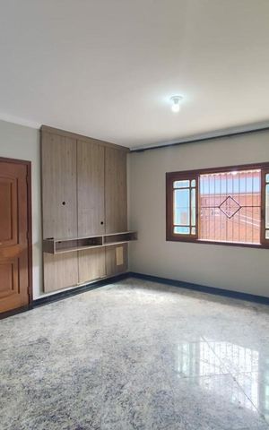 Casa à venda com 108m², 3 quartos e 2 vagas
