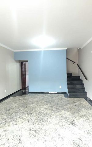 Casa à venda com 108m², 3 quartos e 2 vagas