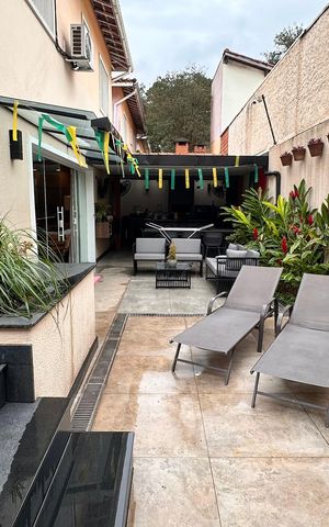 Casa à venda com 220m², 4 quartos e 2 vagas