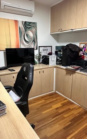 Casa à venda com 220m², 4 quartos e 2 vagas