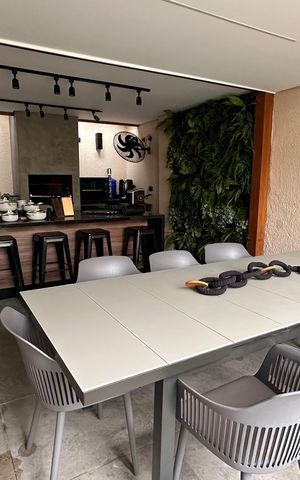 Casa à venda com 220m², 4 quartos e 2 vagas