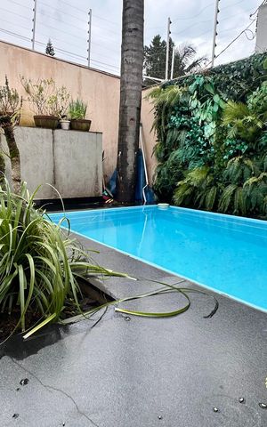 Casa à venda com 220m², 4 quartos e 2 vagas