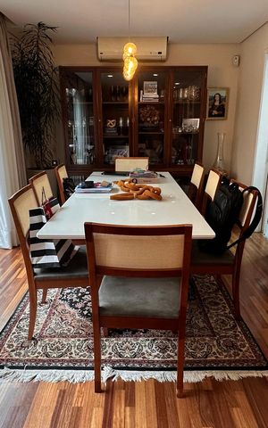 Casa à venda com 220m², 4 quartos e 2 vagas
