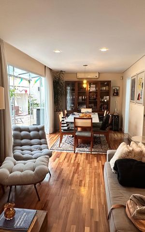 Casa à venda com 220m², 4 quartos e 2 vagas