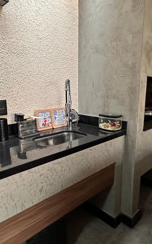Casa à venda com 220m², 4 quartos e 2 vagas
