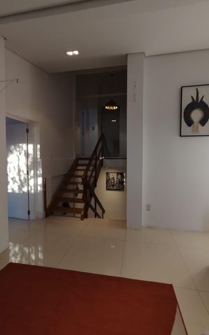 Casa à venda com 360m², 2 quartos e 2 vagas Casa à venda com 360m², 2 quartos e 2 vagasSala