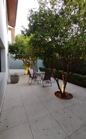 Casa à venda com 360m², 2 quartos e 2 vagas Casa à venda com 360m², 2 quartos e 2 vagasÁrea externa