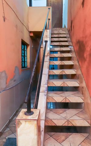 Casa à venda com 100m², 3 quartos e sem vagaEscada
