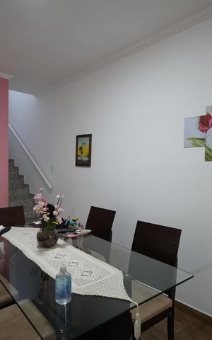 Casa à venda com 166m², 3 quartos e 2 vagasSala