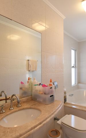 Casa de condomínio à venda com 180m², 3 quartos e sem vagaBanheiro da Suíte
