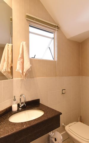 Casa de condomínio à venda com 180m², 3 quartos e sem vagaLavabo