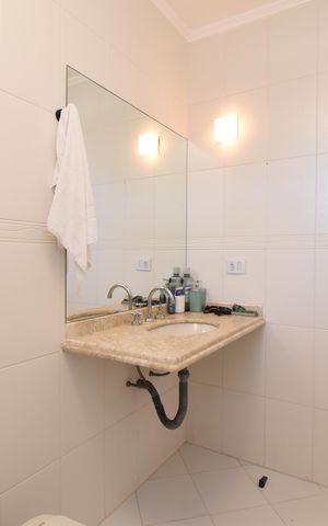 Casa de condomínio à venda com 180m², 3 quartos e sem vagaBanheiro 2