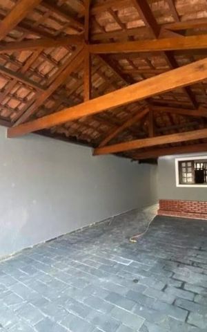 Casa à venda com 180m², 3 quartos e 4 vagas Casa à venda com 180m², 3 quartos e 4 vagasÁrea externa