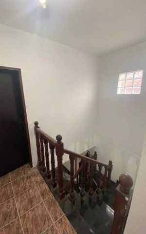 Casa à venda com 180m², 3 quartos e 4 vagas Casa à venda com 180m², 3 quartos e 4 vagasEscada