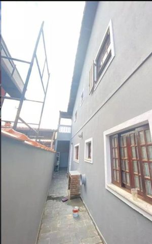 Casa à venda com 180m², 3 quartos e 4 vagas Casa à venda com 180m², 3 quartos e 4 vagasÁrea externa