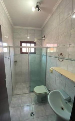 Casa à venda com 180m², 3 quartos e 4 vagas Casa à venda com 180m², 3 quartos e 4 vagasBanheiro
