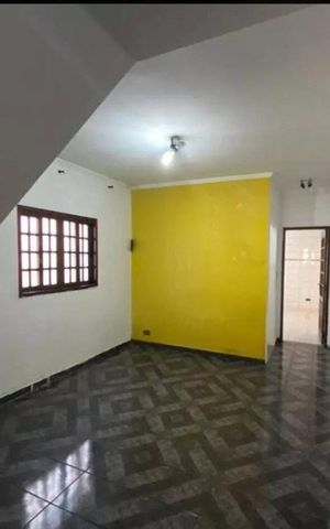 Casa à venda com 180m², 3 quartos e 4 vagas Casa à venda com 180m², 3 quartos e 4 vagasSala