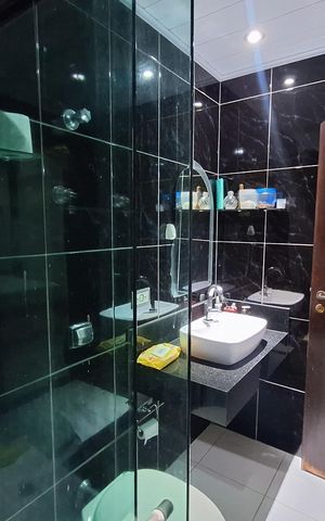 Casa à venda com 300m², 3 quartos e 2 vagas Casa à venda com 300m², 3 quartos e 2 vagasBanheiro da Suíte