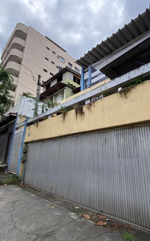Casa à venda com 369m², 5 quartos e 2 vagas