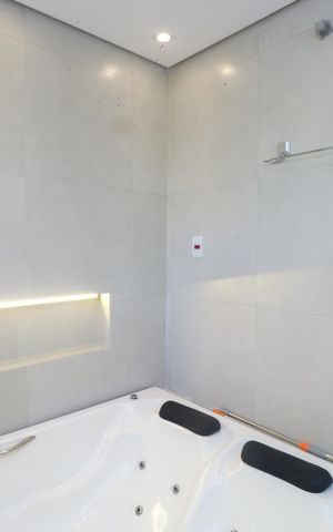 Casa à venda com 250m², 4 quartos e 2 vagas Casa à venda com 250m², 4 quartos e 2 vagasBanheiro da Suíte Master