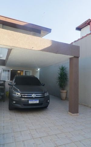 Casa à venda com 250m², 4 quartos e 2 vagas Casa à venda com 250m², 4 quartos e 2 vagasGaragem