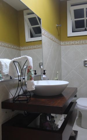 Casa de condomínio à venda com 181m², 3 quartos e 2 vagasLavabo