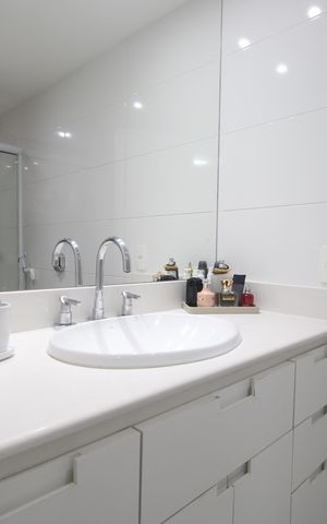 Casa de condomínio à venda com 181m², 3 quartos e 2 vagasBanheiro da suíte