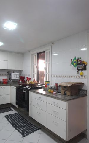 Casa de condomínio à venda com 181m², 3 quartos e 2 vagasCozinha