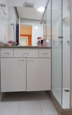 Casa de condomínio à venda com 181m², 3 quartos e 2 vagasBanheiro social