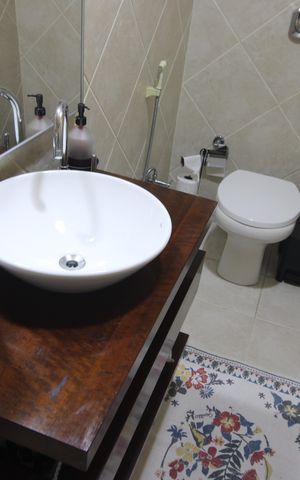 Casa de condomínio à venda com 181m², 3 quartos e 2 vagasLavabo