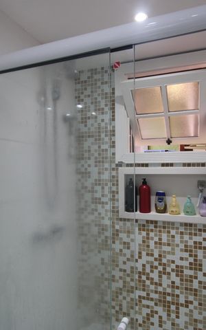 Casa de condomínio à venda com 181m², 3 quartos e 2 vagasBanheiro da suíte