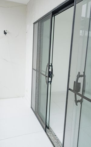 Casa à venda com 94m², 2 quartos e 1 vaga Casa à venda com 94m², 2 quartos e 1 vagaVaranda