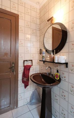 Casa para alugar com 330m², 6 quartos e 4 vagasBanheiro 1