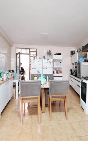 Casa para alugar com 330m², 6 quartos e 4 vagasCozinha