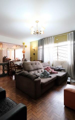 Casa para alugar com 330m², 6 quartos e 4 vagasSala