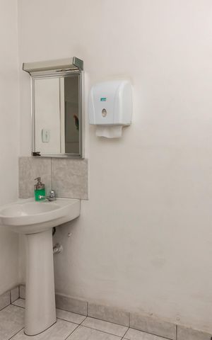 Casa à venda com 284m², 4 quartos e 4 vagas Casa à venda com 284m², 4 quartos e 4 vagasBanheiro