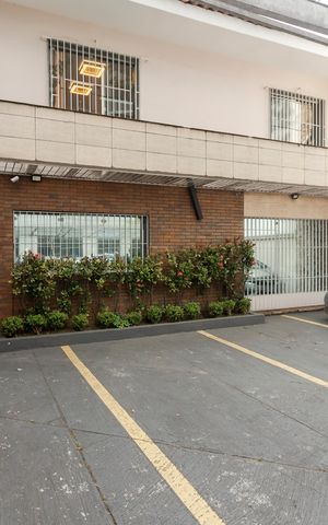 Casa à venda com 284m², 4 quartos e 4 vagas Casa à venda com 284m², 4 quartos e 4 vagasGaragem