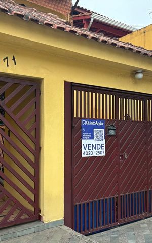 Casa à venda com 298m², 3 quartos e 4 vagas Casa à venda com 298m², 3 quartos e 4 vagasFachada