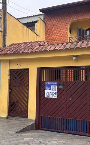 Casa à venda com 298m², 3 quartos e 4 vagas Casa à venda com 298m², 3 quartos e 4 vagasFachada