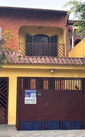 Casa à venda com 298m², 3 quartos e 4 vagas Casa à venda com 298m², 3 quartos e 4 vagasFachada